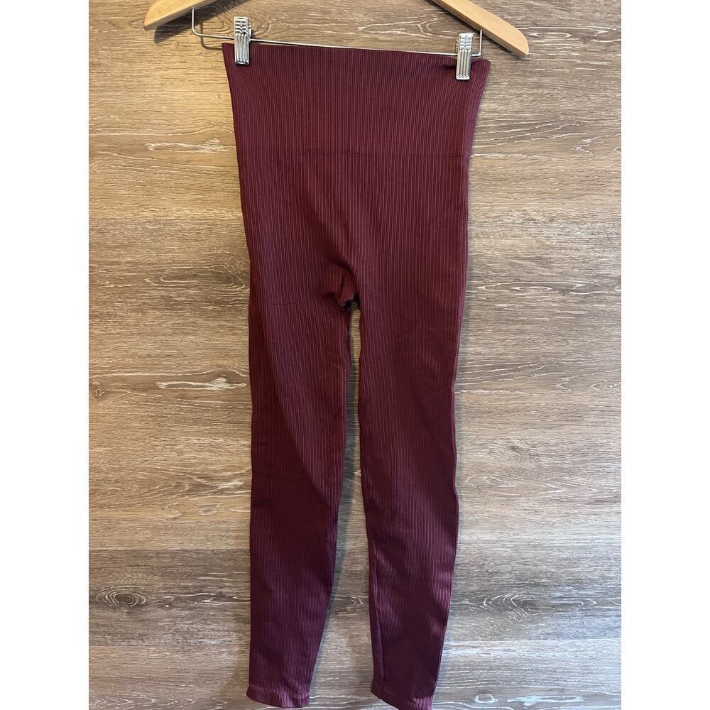 Spanx Leggings Size Medium ribbed Garnet Rose compression workout gym yoga
